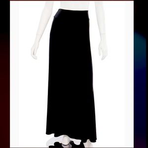 EUC Long maxi black skirt. Size small